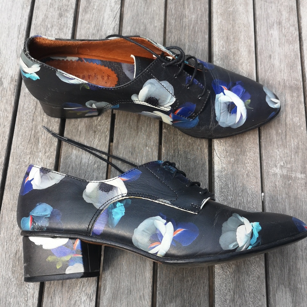Minimarket flowered leather shoes